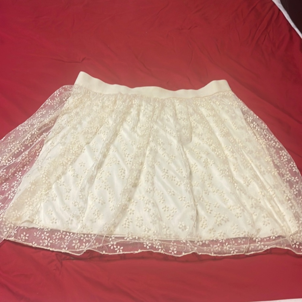 Lace skirt by metro wear. Slightly worn. Size Xl